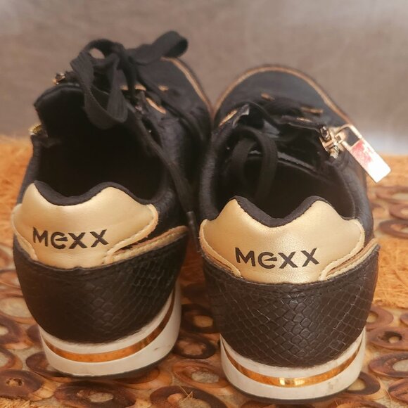 So funky kidsMexx Gold/Black runners w/side zip + gold accents (small rip at zip - Picture 2 of 5